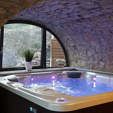 Rolland -chambres De Charme -spa Sauna & Jacuzzi - Label Qualite Tourisme Occitanie - Millau - Gorges Du Tarn Gasthof