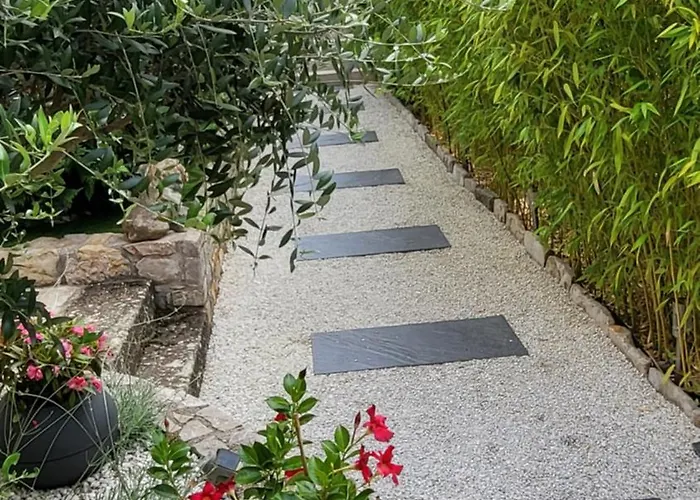 Πανσιόν Rolland -chambres De Charme -spa Sauna & Jacuzzi - Label Qualite Tourisme Occitanie - Millau - Gorges Du Tarn 5*